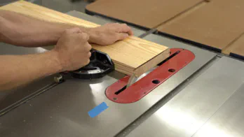 Ripping the guide rail at the table saw.